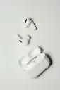 unsplash_mru38VH7tII_airpods.jpg.jpg.webp