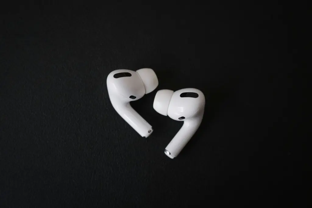 unsplash_uNUVVLoB-jA_airpods.jpg.webp