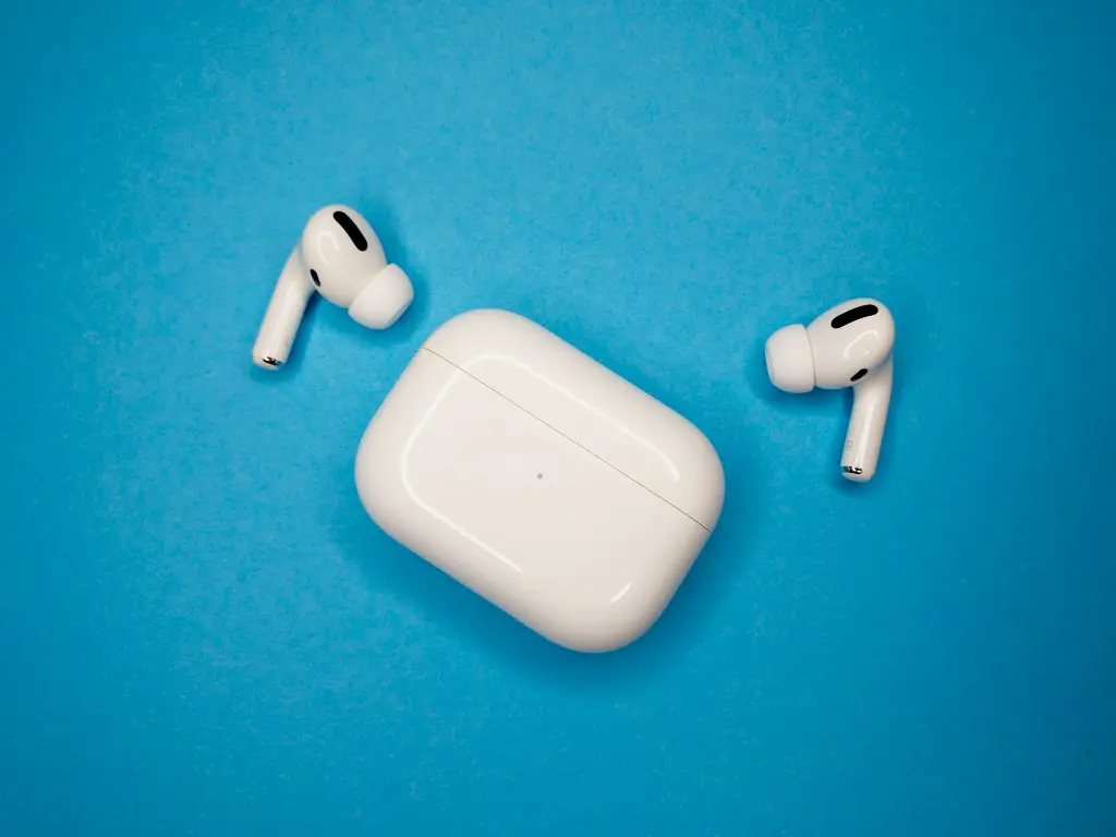 unsplash_Mc5EwlPC3zA_airpods.webp