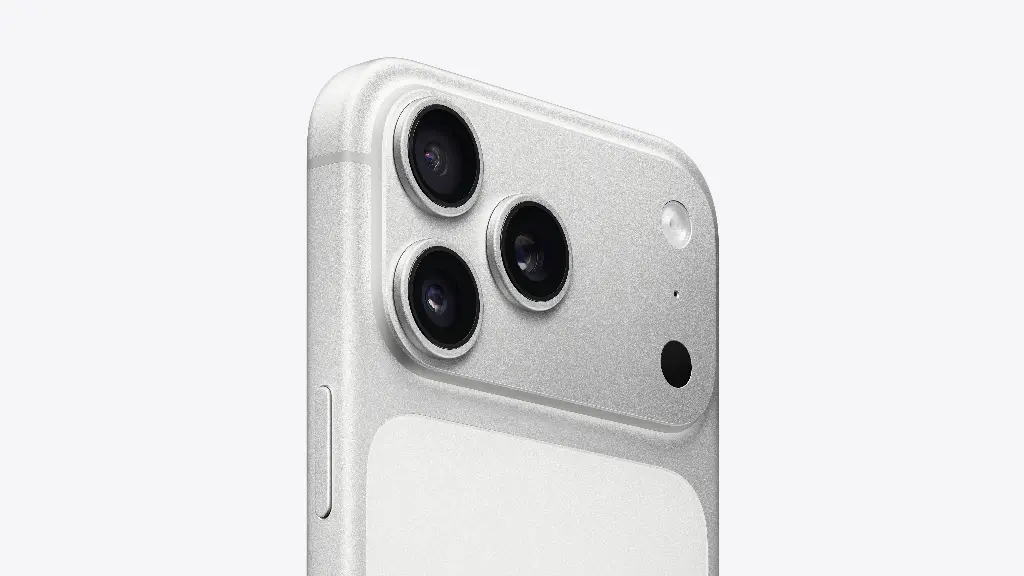 iphone-17-pro-finish-select-202509-6-9inch-silver_AV3.webp